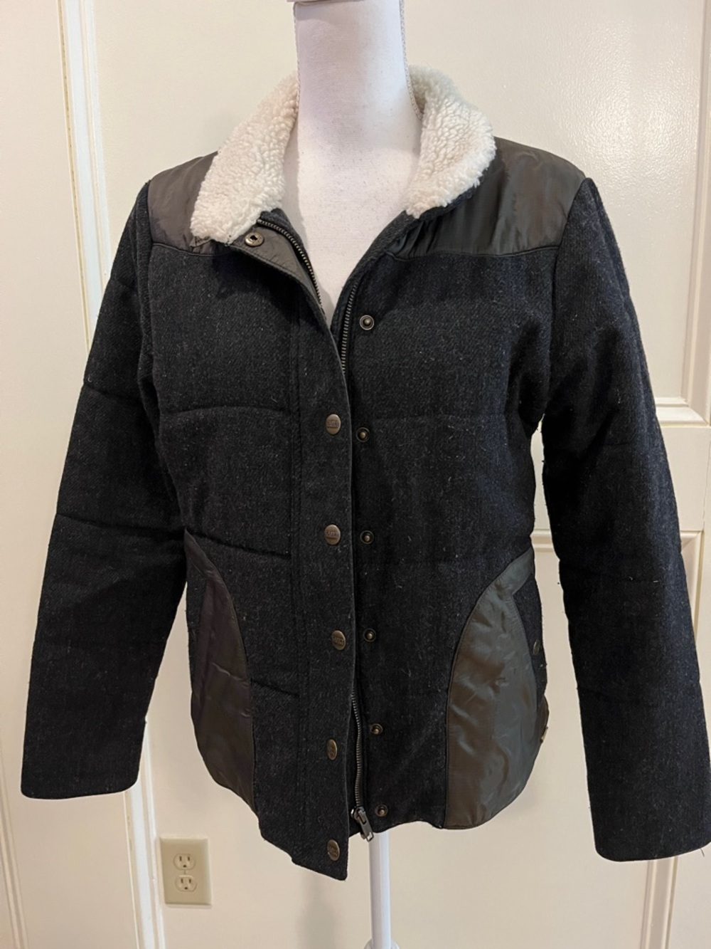Carve Designs Black Quilted Jacket with Cream Sherpa Collar